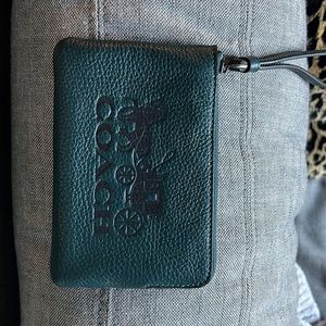 Coach Wristlet emerald